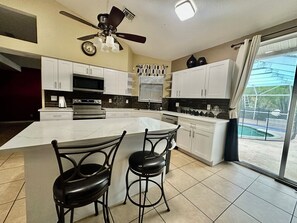 Private kitchen - Beautiful 5 bedroom/ 3 bathroom pool home, on 1.29 acres in West Palm Beach. (West Palm Beach)