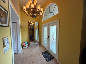 Interior - Beautiful 5 bedroom/ 3 bathroom pool home, on 1.29 acres in West Palm Beach. (West Palm Beach)