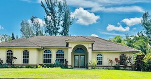 Exterior - Beautiful 5 bedroom/ 3 bathroom pool home, on 1.29 acres in West Palm Beach. (West Palm Beach)