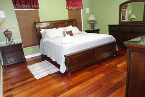 5 bedrooms, iron/ironing board, free WiFi, bed sheets - Beautiful 5 bedroom/ 3 bathroom pool home, on 1.29 acres in West Palm Beach. (West Palm Beach)
