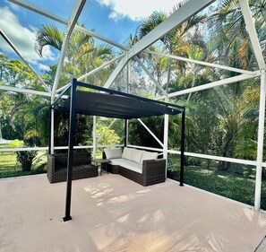 Terrace/patio - Beautiful 5 bedroom/ 3 bathroom pool home, on 1.29 acres in West Palm Beach. (West Palm Beach)