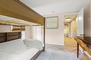 4 bedrooms, WiFi, bed sheets