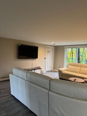 Living area - Charming 4-bedroom farmhouse with AC in awesome East Aurora (East Aurora)