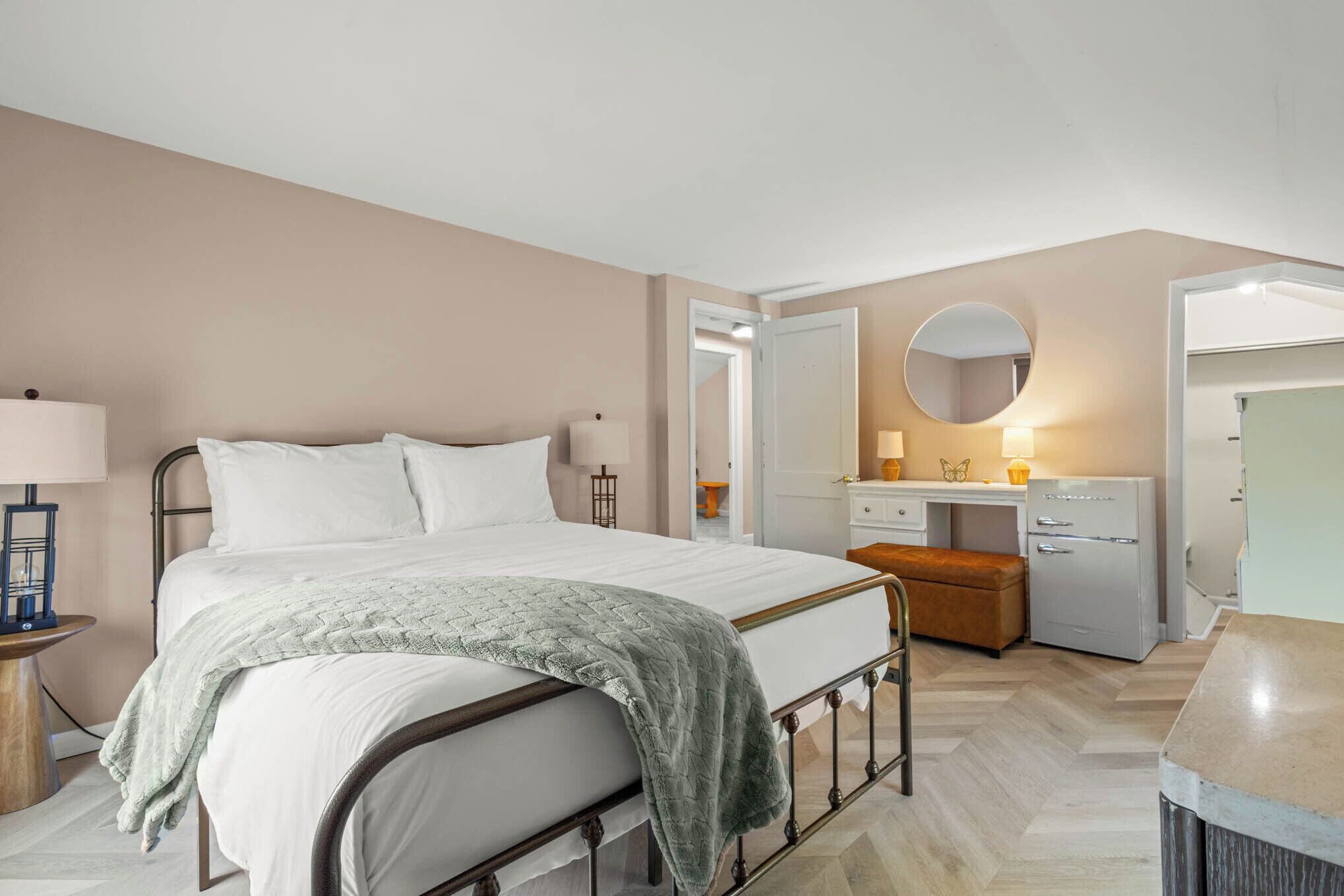 4 bedrooms, WiFi, bed sheets