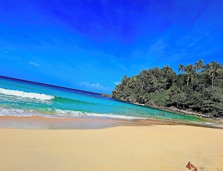 Sun-loungers, beach towels. Perfect 5-bedroom villa with AC and private pool in peaceful Río San Juan