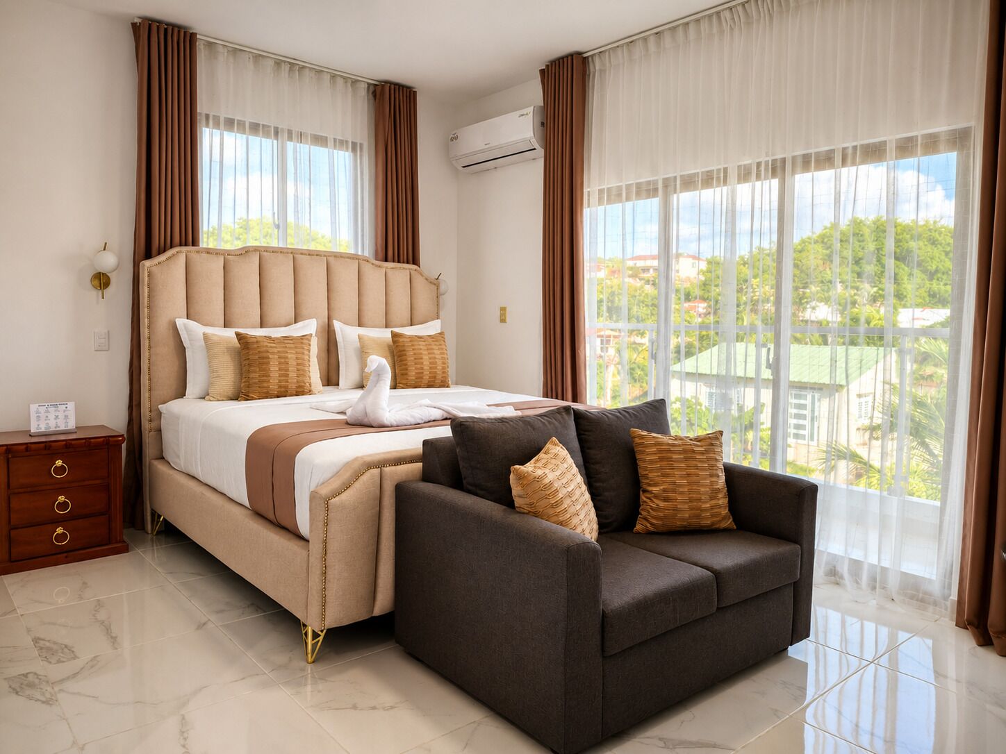 5 bedrooms, iron/ironing board, free WiFi, bed sheets