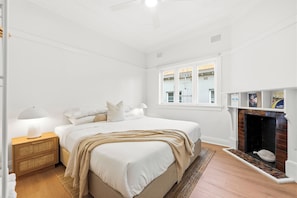 Iron/ironing board, free WiFi - The Warners Bondi (Bondi Beach)