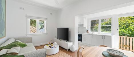 公寓, 3 間臥室, 非吸煙房 | 客廳 | 50 吋智能電視連數碼電視頻道