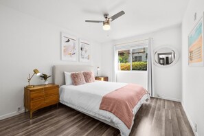 1 Schlafzimmer, Schreibtisch, BĂŒgeleisen/BĂŒgelbrett, Reisekinderbett