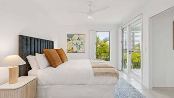 Bureau, fer et planche Ă repasser, lit parapluie, Wi-Fi