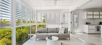 The Cheeky Palm - Beachy tropical paradise, perfect for a cheeky cocktail!