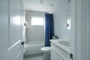 Hair dryer, towels, soap, toilet paper - Vacation Rental Home beaches House! (Neptune City)