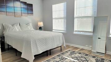 Tabla de planchar con plancha, wifi y ropa de cama