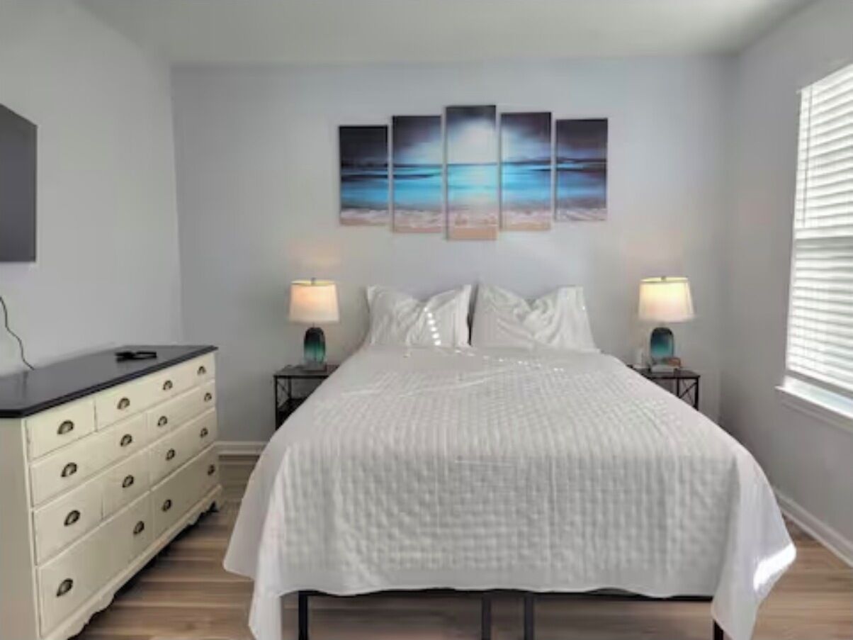 Iron/ironing board, WiFi, bed sheets