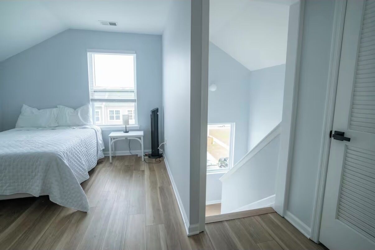 4 bedrooms, desk, iron/ironing board, WiFi (free)