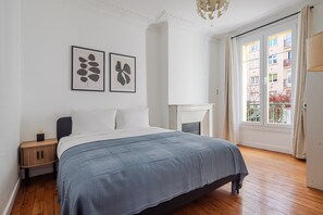 Iron/ironing board, WiFi, bed sheets - Blueground | Saint-Lambert, view, nr Eiffel Tower (Paris)