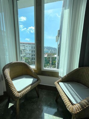 Deluxe Room, 1 King Bed, Balcony, City View - Le Cartier Guesthouse (Patong)