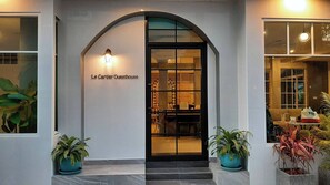 Front of property - Le Cartier Guesthouse (Patong)