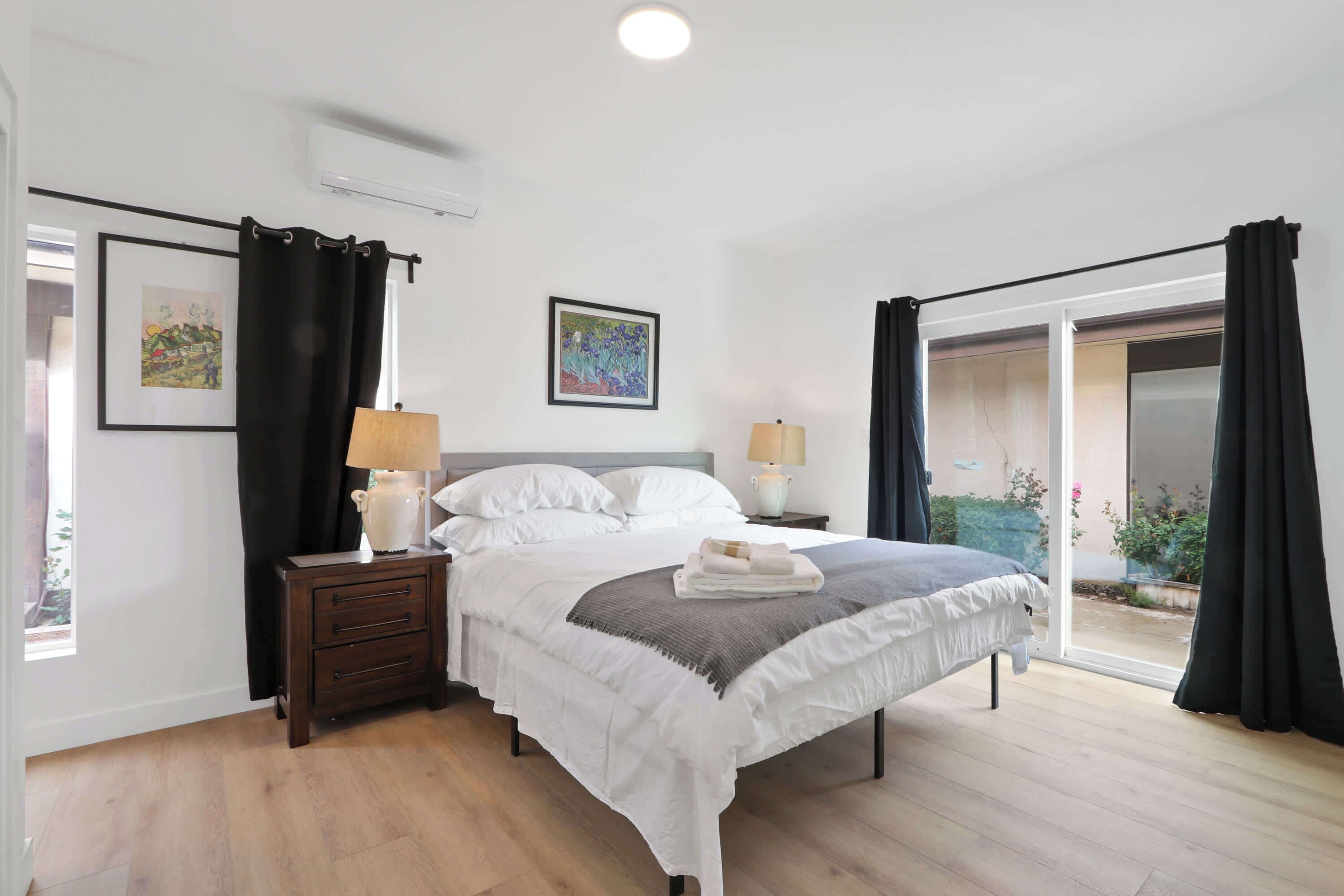 3 bedrooms, desk, iron/ironing board, WiFi