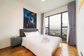 頂級套房, 1 間臥室, 可使用俱樂部酒廊, 城市景 | 埃及棉床單、高級寢具、羽絨被、Select Comfort 床墊