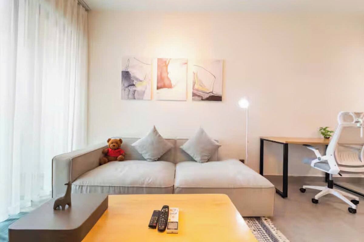 Suite Grand, 1 habitación, con acceso al salón lounge del club, vista a la ciudad | Sábanas de algodón egipcio, ropa de cama de alta calidad y edredón