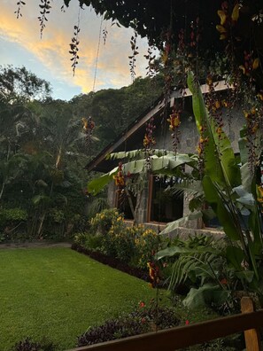 Property grounds - Guatemala Dreams Grand Chalet (San Lucas Tolimán)