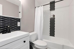 Dusche, Haartrockner, Handtücher, Seife
