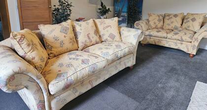 Spacious Family & Group Get- Away! Ideal for Tradies retreat, Golfers & Cyclists