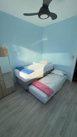 Iron/ironing board, free WiFi, bed sheets - Badaró's Beach Relax near the beach, 5 minutes from Mallet, shopping, and pet-friendly. (Praia Grande)
