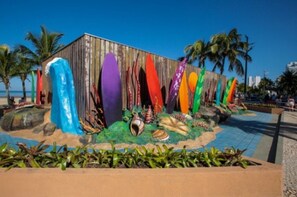 Property grounds - Badaró's Beach Relax near the beach, 5 minutes from Mallet, shopping, and pet-friendly. (Praia Grande)