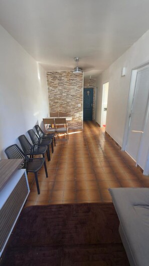 Interior - Badaró's Beach Relax near the beach, 5 minutes from Mallet, shopping, and pet-friendly. (Praia Grande)