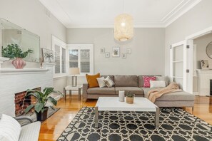 TV - Bendigo Signature Accommodation on Ligar Street (Kennington)