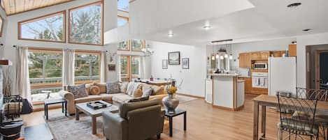 電視、壁爐、足球機、書籍