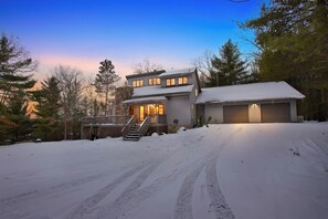 Exterior - MelDale Riverhouse: Summer Escape on the River| Hot Tub + Firepit Fun (Branch)