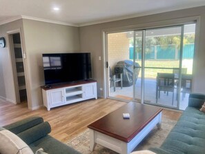 TV, fireplace - Samphire - WiFi, Wood Fire (Robe)