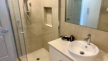 Shower, towels, shampoo