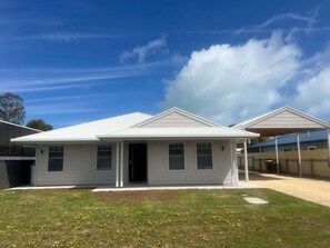 Exterior - Samphire - Available 18th - 30th Dec - WiFi, Wood Fire (Robe)