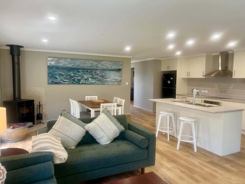 Samphire - Available AUS DAY Weekend - WiFi, Wood Fire