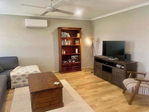 TV, fireplace - Samphire - WiFi, Wood Fire (Robe)