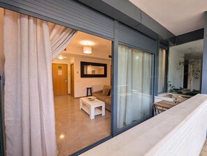 Interior - Relax in Lloret with Gym and Swimming Pool by Host&Joy (Lloret De Mar)