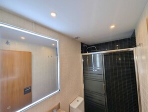 Bathroom - Relax in Lloret with Gym and Swimming Pool by Host&Joy (Lloret De Mar)