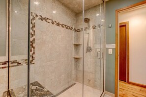 Hair dryer - Pineview House- Great  Location With a Hot Tub! (Estes Park)