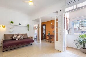 Comfort Apartment, Multiple Beds, Air conditioning | Living room - Perto da Praia - Melhor Localização (Rio de Janeiro)