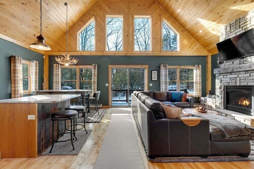 Deer View Chalet w/ Hot Tub and Fireplace!