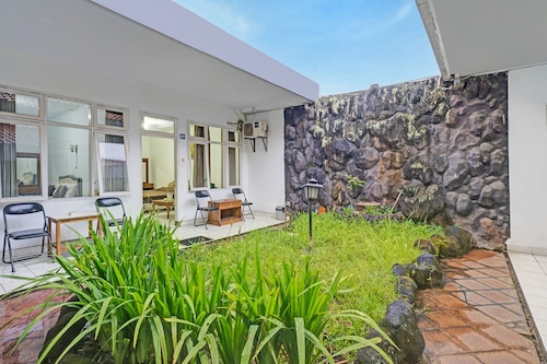 OYO 95055 ホームステイ パナサン パク ブディ