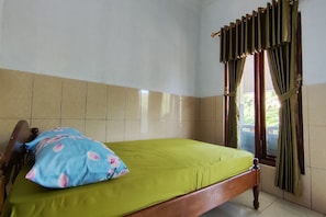 Standard Double Room - OYO 95055 Homestay Panasan Pak Budi (Sambi)