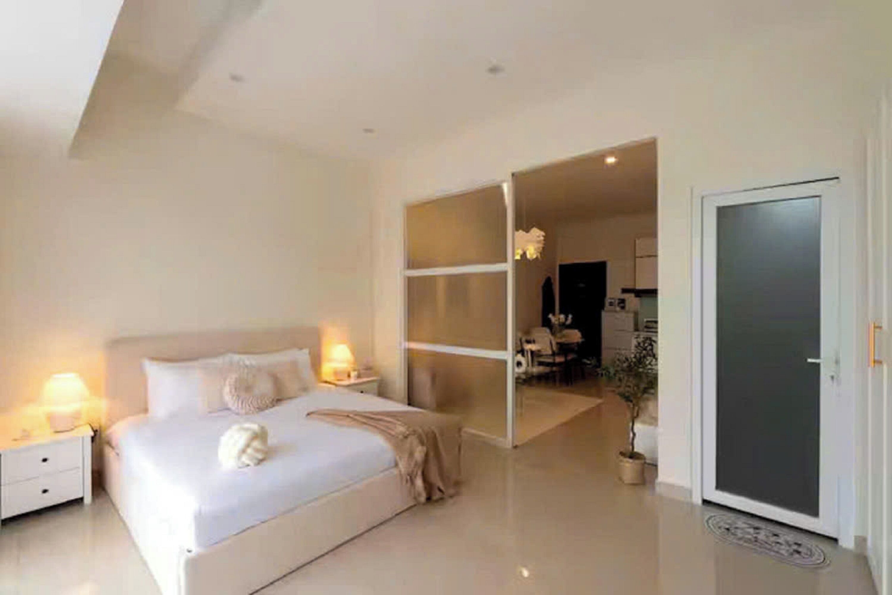 Basic Room, 1 Bedroom, City View | In-room safe, individually decorated, individually furnished, desk