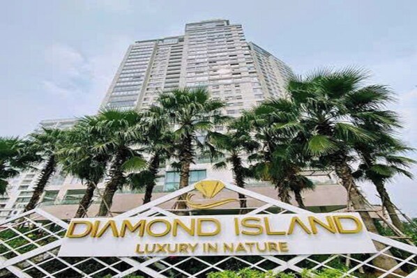 Vista frontal de la propiedad