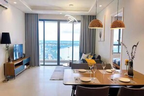 プレジデンシャル スイート 2 ベッドルーム クラブラウンジ利用可 シティビュー | エジプト綿のシーツ、高級寝具、羽毛の掛け布団、セレクト コンフォート製ベッド