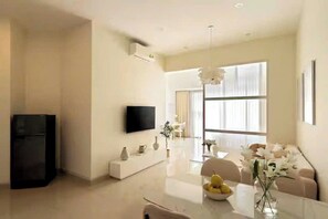 基本客房, 1 間臥室, 城市景 | 房內夾萬、獨特設計、獨特裝修、書桌